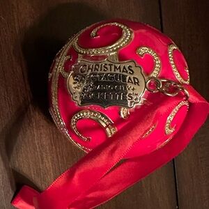 Pandora LIMITED EDITION charm & Case